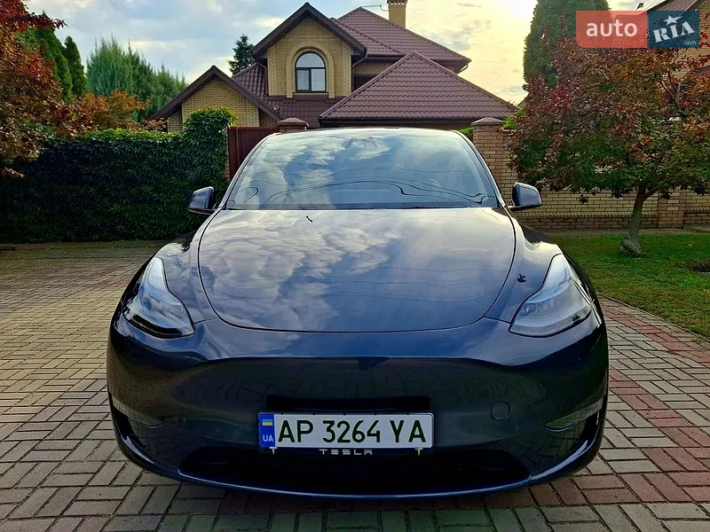 Tesla Model Y 2023