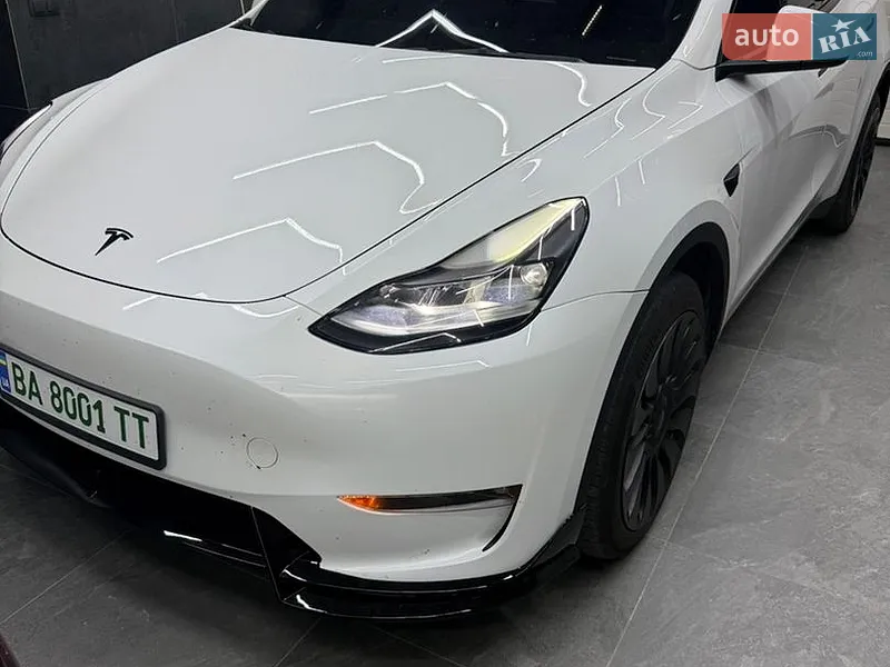 Tesla Model Y 2023
