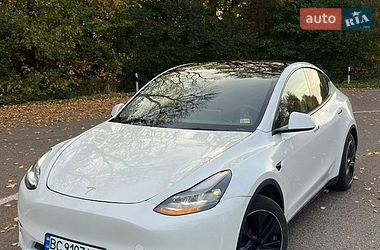 Tesla Model Y  2021