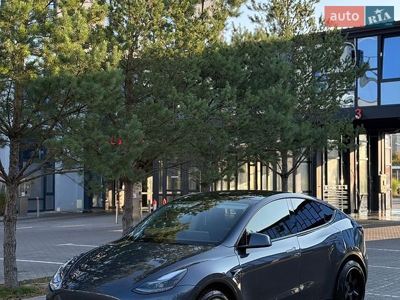 Tesla Model Y 2023