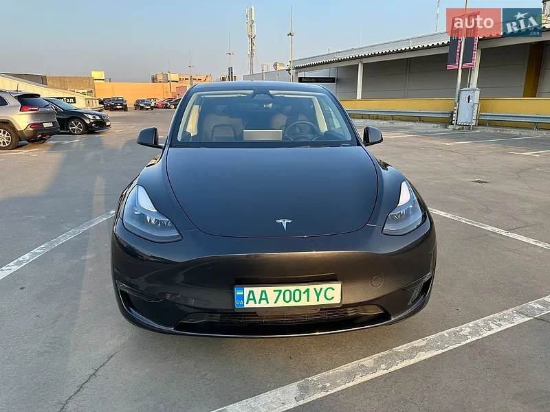Tesla Model Y 2024