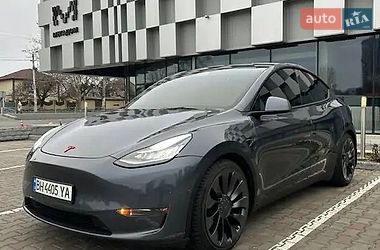 Tesla Model Y  2022