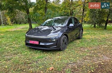 Tesla Model Y  2026