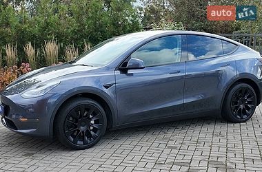 Tesla Model Y  2023