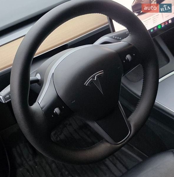 Внедорожник / Кроссовер Tesla Model Y 2023 в Киеве