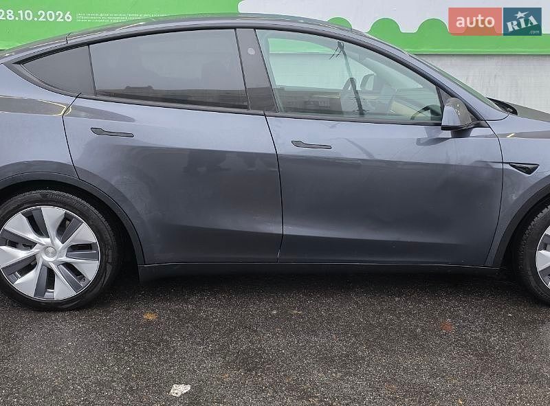 Внедорожник / Кроссовер Tesla Model Y 2023 в Киеве