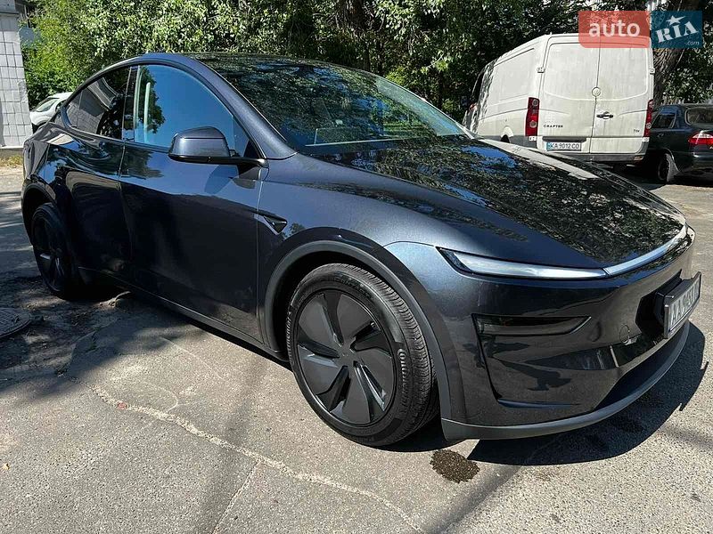 Внедорожник / Кроссовер Tesla Model Y 2025 в Киеве