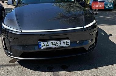 Внедорожник / Кроссовер Tesla Model Y 2025 в Киеве