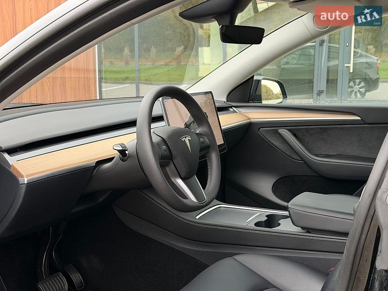 Позашляховик / Кросовер Tesla Model Y 2024 в Рівному