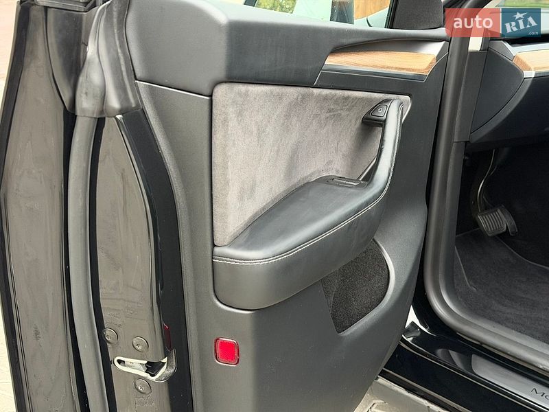 Позашляховик / Кросовер Tesla Model Y 2024 в Рівному