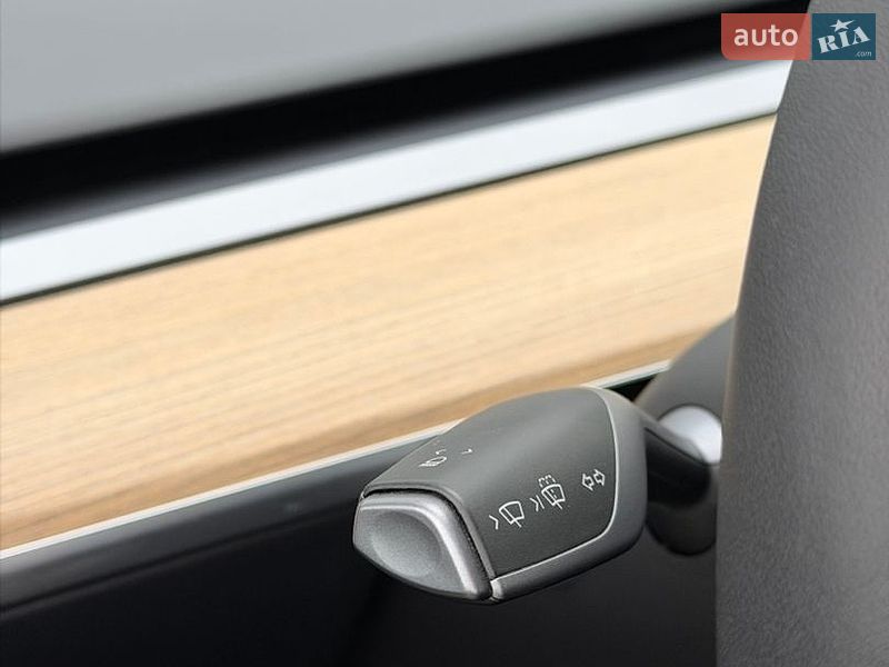 Позашляховик / Кросовер Tesla Model Y 2024 в Рівному