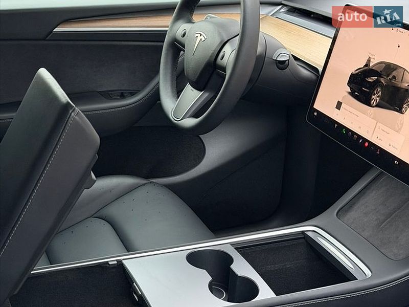 Позашляховик / Кросовер Tesla Model Y 2024 в Рівному
