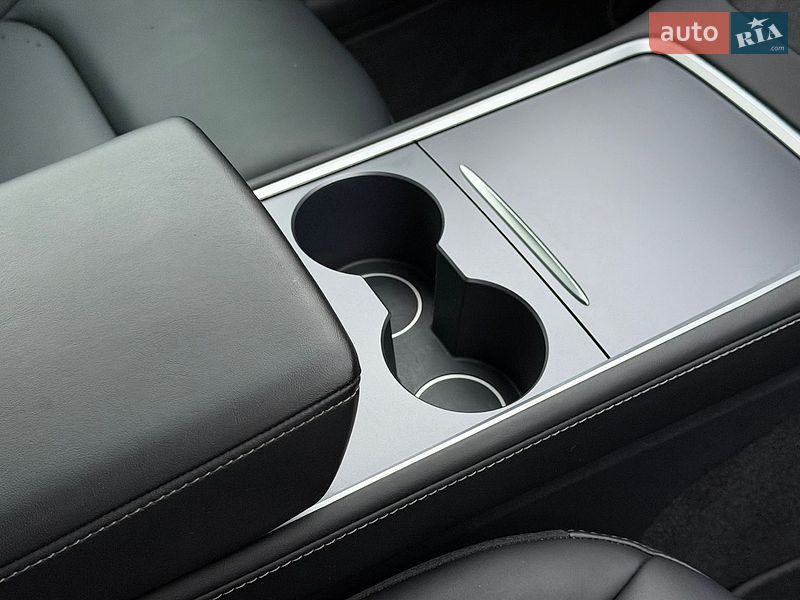 Позашляховик / Кросовер Tesla Model Y 2024 в Рівному