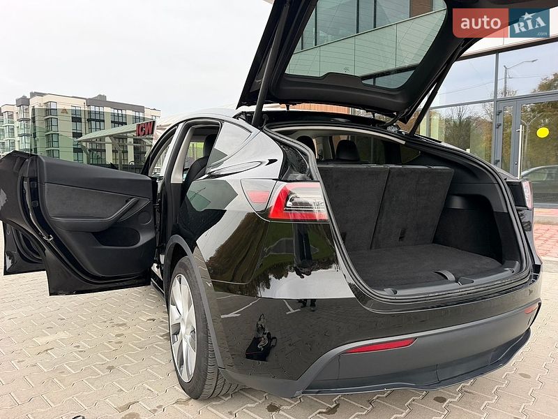 Позашляховик / Кросовер Tesla Model Y 2024 в Рівному