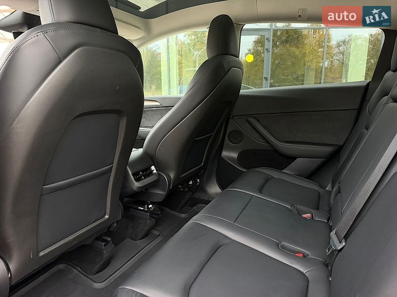 Позашляховик / Кросовер Tesla Model Y 2024 в Рівному