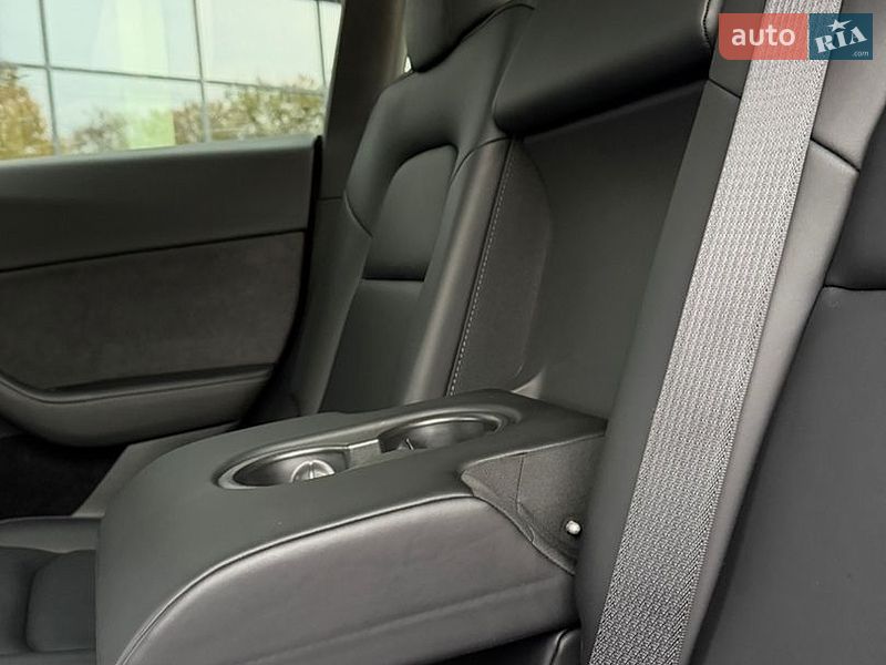 Позашляховик / Кросовер Tesla Model Y 2024 в Рівному
