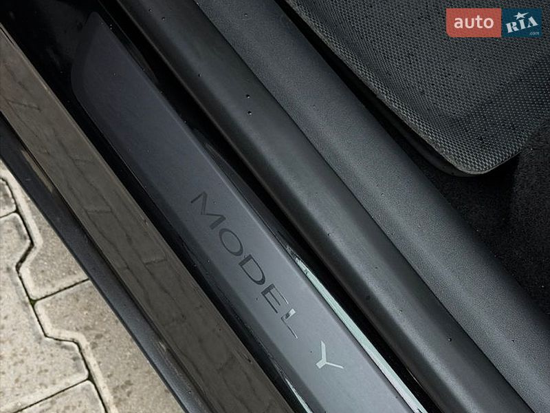 Позашляховик / Кросовер Tesla Model Y 2024 в Рівному