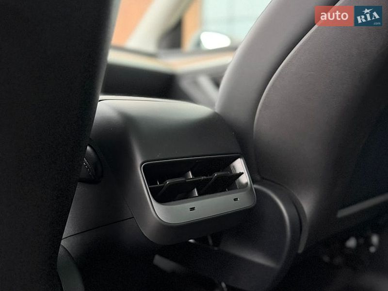 Позашляховик / Кросовер Tesla Model Y 2024 в Рівному