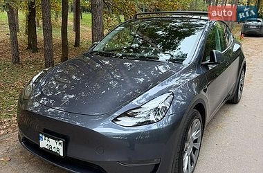 Tesla Model Y  2023