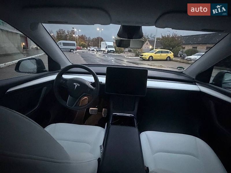 Позашляховик / Кросовер Tesla Model Y 2023 в Ужгороді фото 7 Позашляховик / Кросовер Tesla Model Y 2023 в Ужгороді