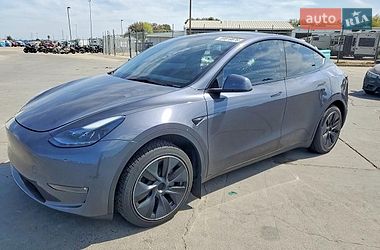 Tesla Model Y  2023