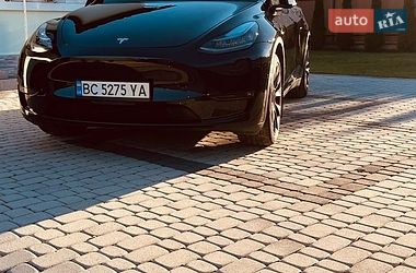 Tesla Model Y  2020