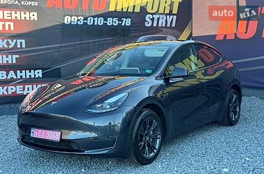 Tesla Model Y 2024