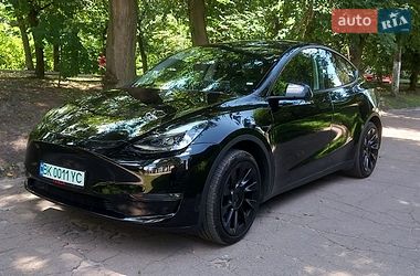 Tesla Model Y  2023
