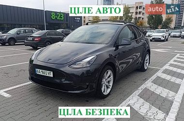 Tesla Model Y  2024
