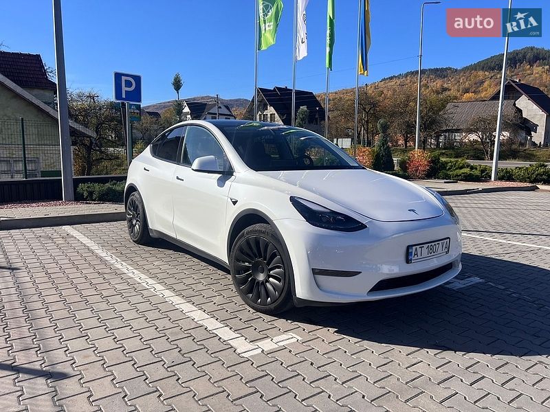 Tesla Model Y 2023