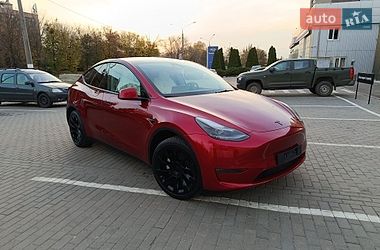 Tesla Model Y 2024