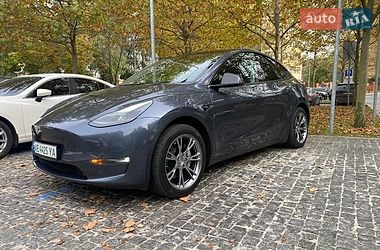 Tesla Model Y  2023
