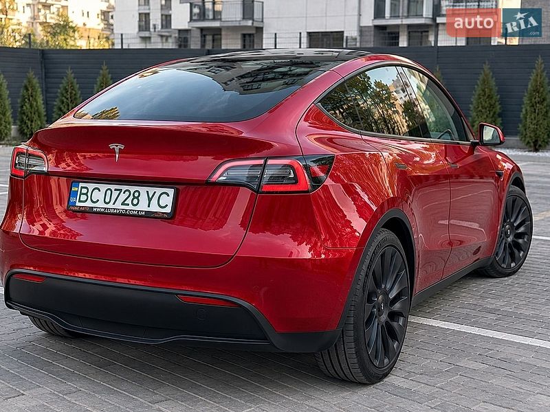 Внедорожник / Кроссовер Tesla Model Y 2024 в Ивано-Франковске