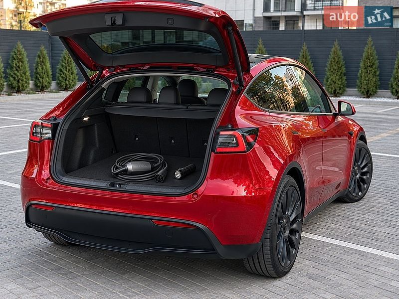 Внедорожник / Кроссовер Tesla Model Y 2024 в Ивано-Франковске