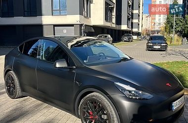 Tesla Model Y  2021