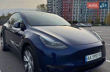 Tesla Model Y  2023