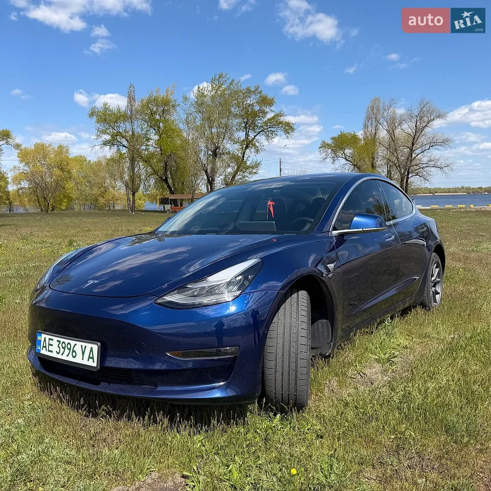 2018 Tesla Model 3 - фото 1
