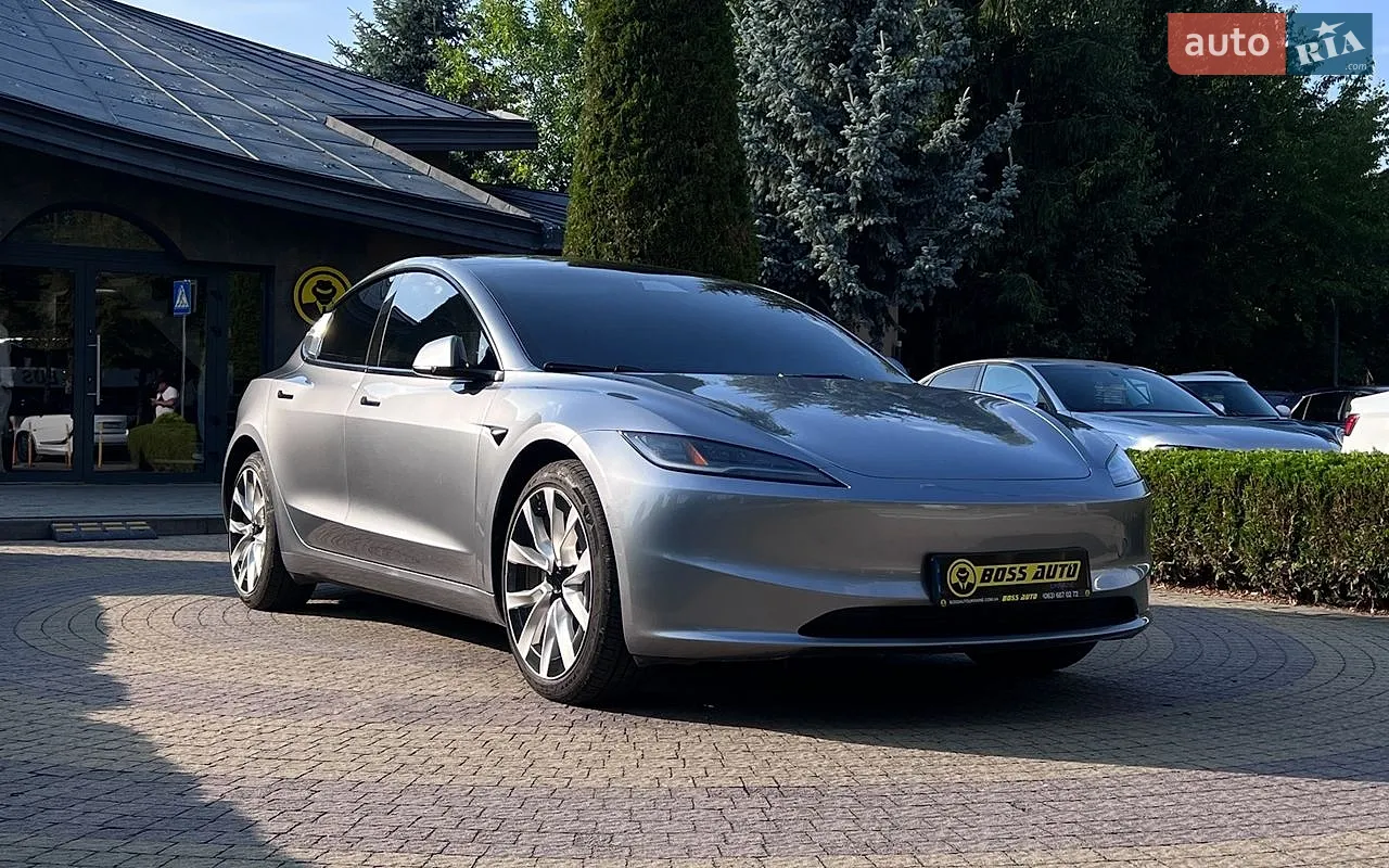 2025 Tesla Model 3 - фото 1