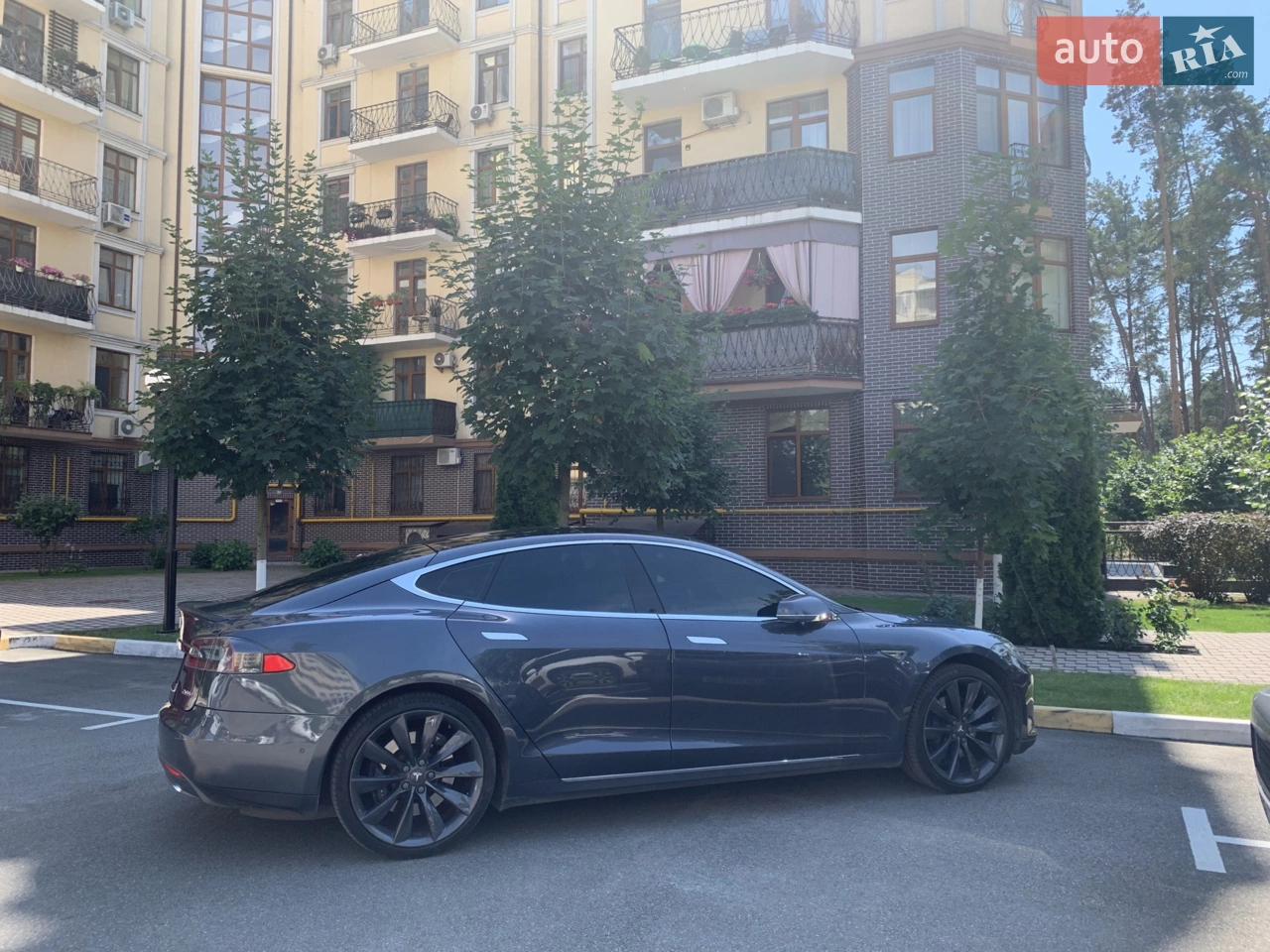 2015 Tesla Model S - фото 1