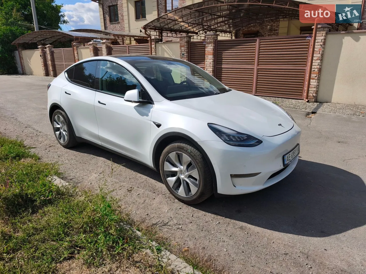 2020 Tesla Model Y - фото 1