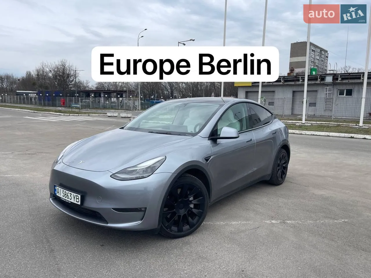 2024 Tesla Model Y - фото 1