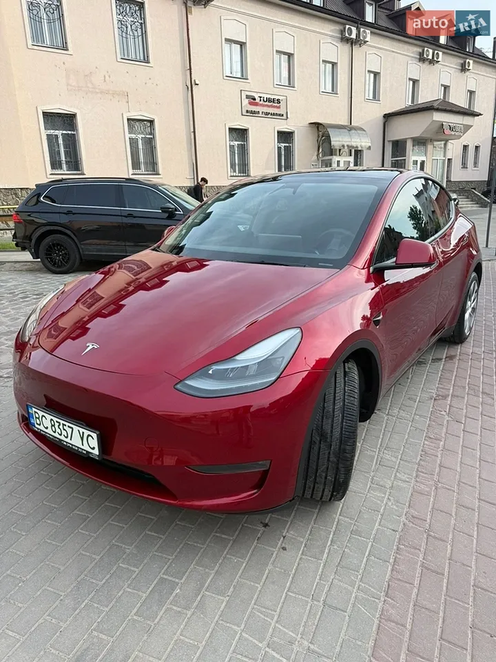 2024 Tesla Model Y - фото 1