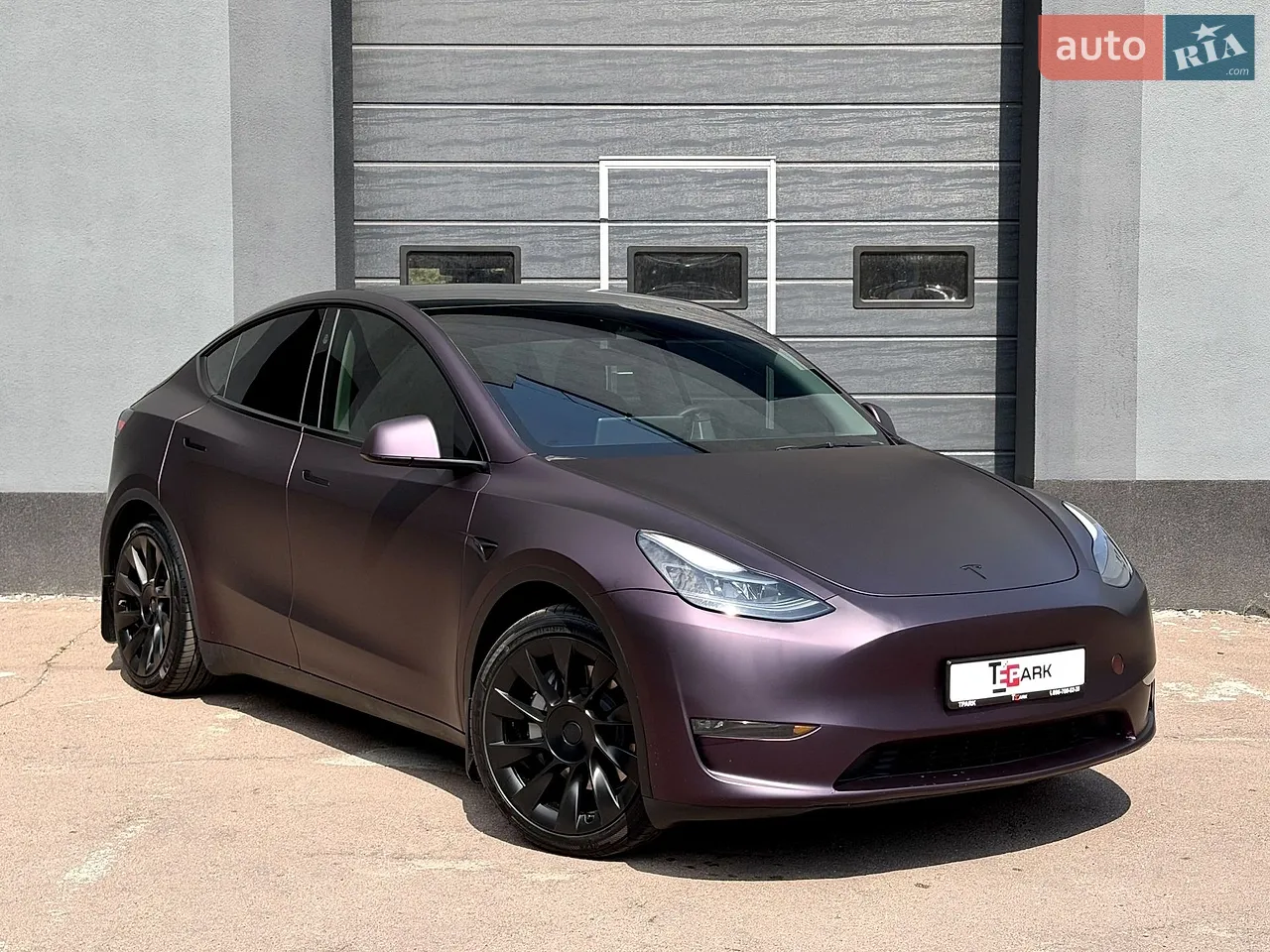 2024 Tesla Model Y - фото 1
