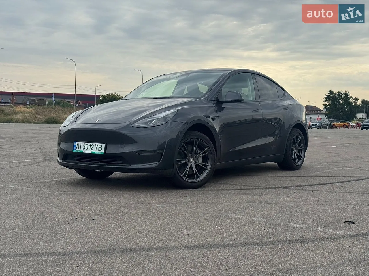 2025 Tesla Model Y - фото 1