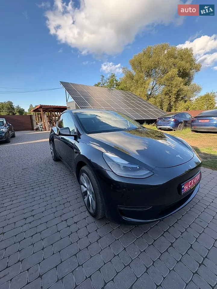 2024 Tesla Model Y - фото 1