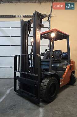 Toyota 02-8FGF30  2008