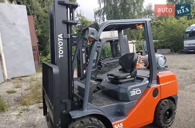 Toyota 02-8FGF30  2015