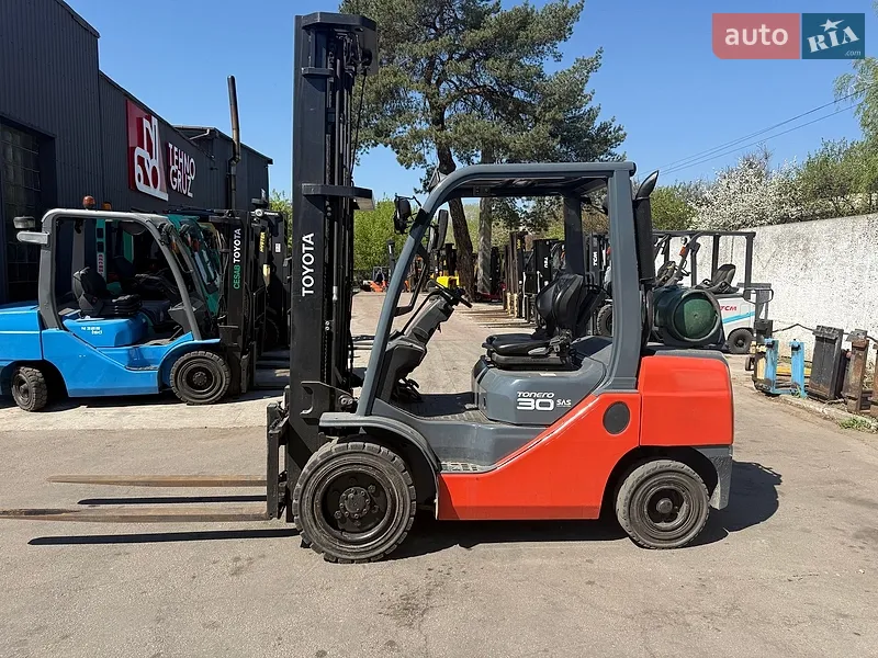 Toyota 02-8FGF30 2013