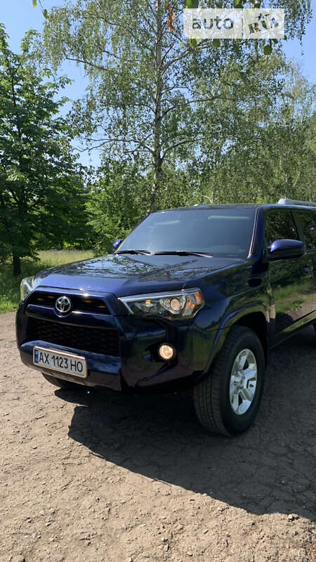 Позашляховик / Кросовер Toyota 4Runner