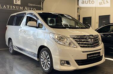 Toyota Alphard 4WD 2014